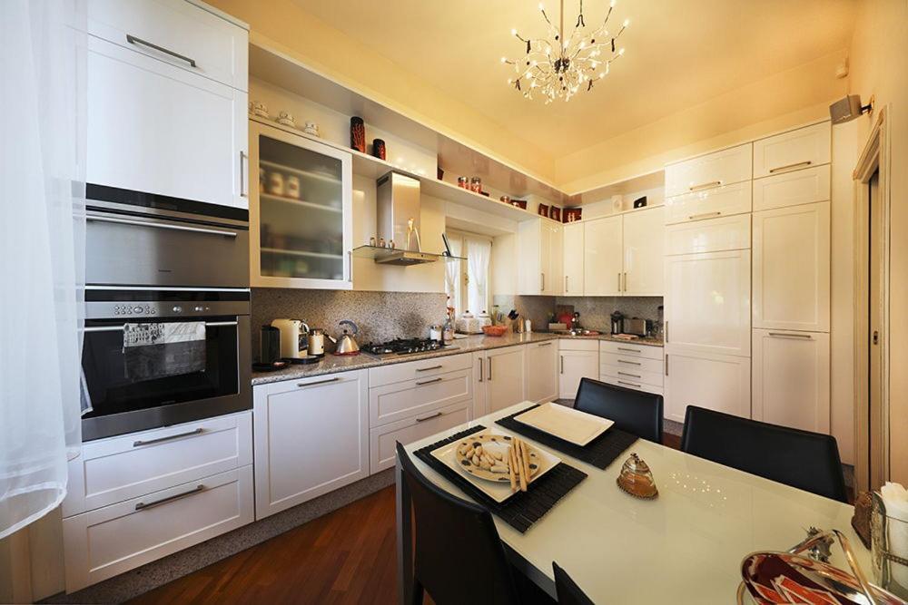 Villa Castiglioni Luxury Apartment ลาโญ ภายนอก รูปภาพ