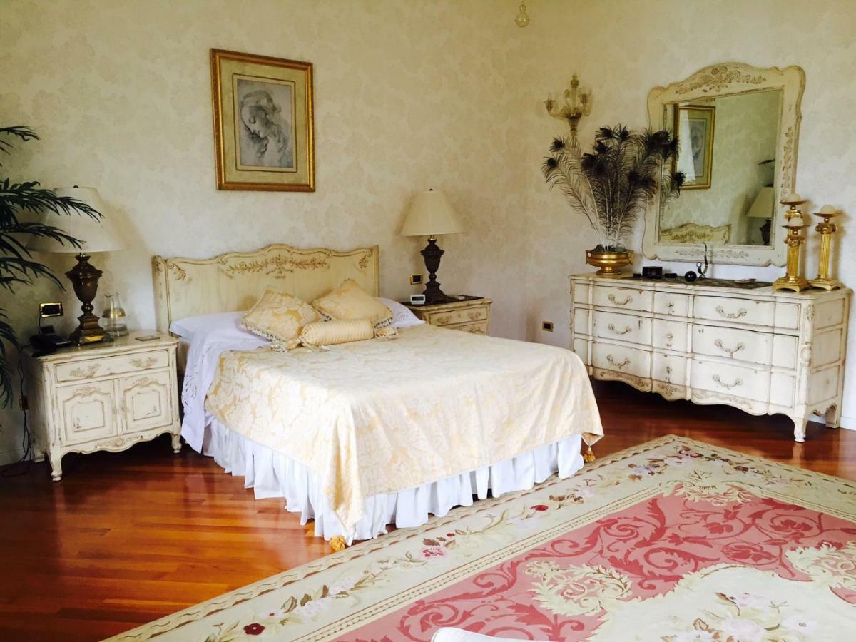 Villa Castiglioni Luxury Apartment ลาโญ ภายนอก รูปภาพ