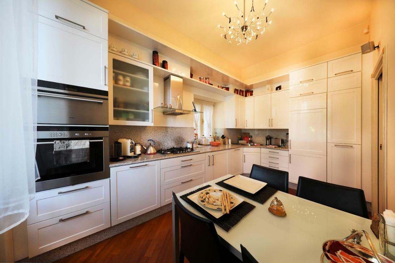 Villa Castiglioni Luxury Apartment ลาโญ ภายนอก รูปภาพ
