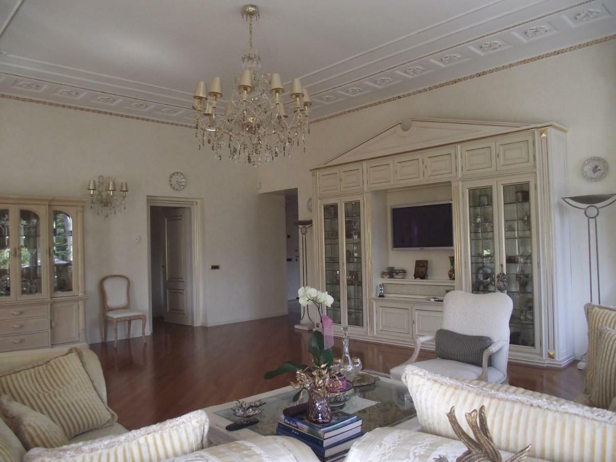 Villa Castiglioni Luxury Apartment ลาโญ ภายนอก รูปภาพ