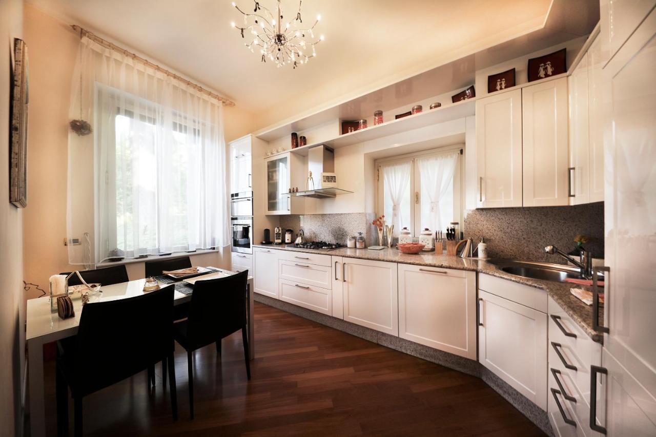 Villa Castiglioni Luxury Apartment ลาโญ ห้อง รูปภาพ